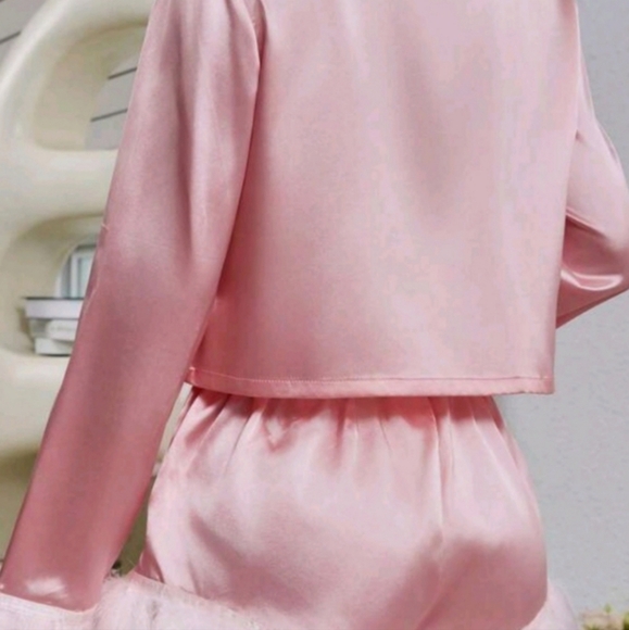 Women's Fashionable Satin Pajamas Set With Plush Trim Design - Picture 4 of 6